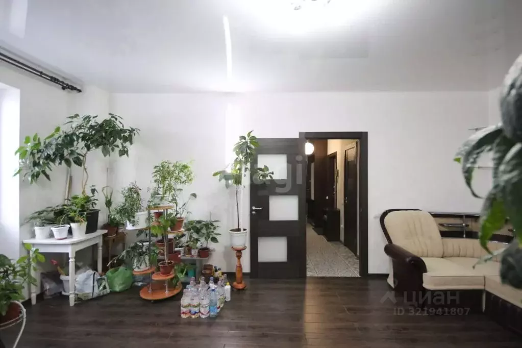 2-к кв. Ямало-Ненецкий АО, Новый Уренгой Сибирская ул., 81 (55.1 м) - Фото 1