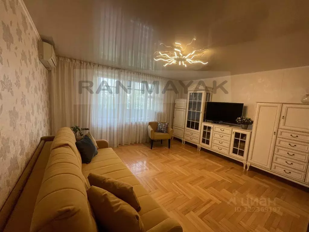 3-к кв. Адыгея, Майкоп Заводская ул., 1А (72.2 м) - Фото 1