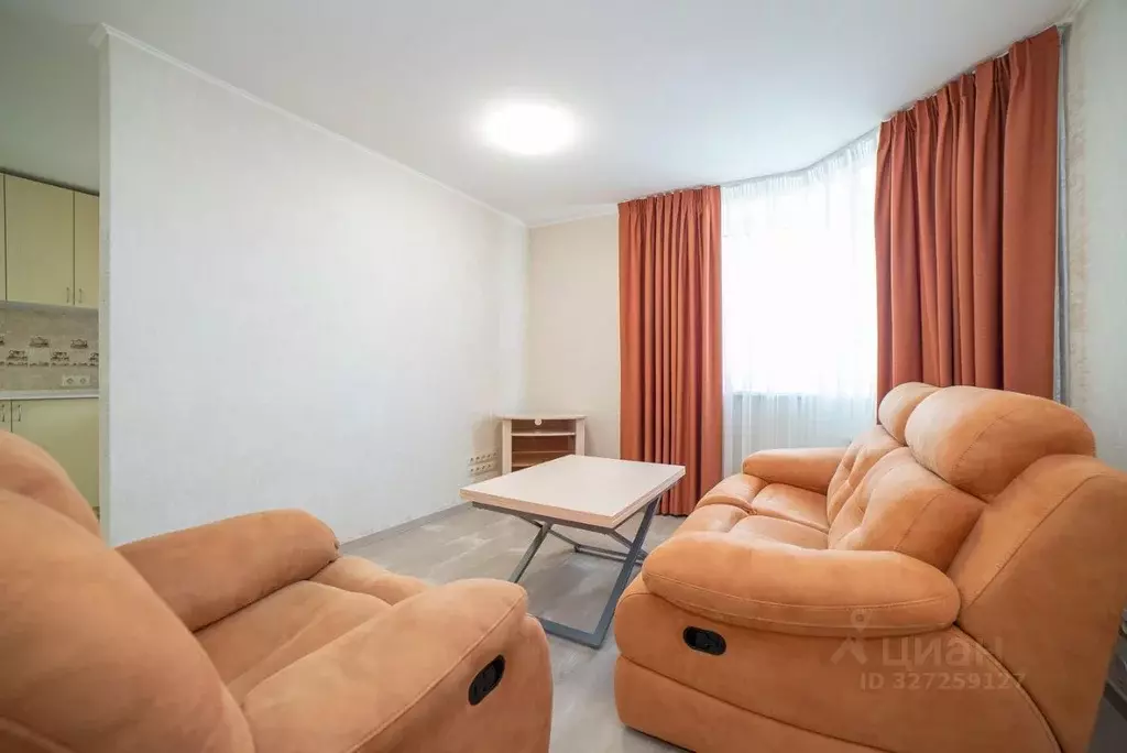 3-к кв. Свердловская область, Екатеринбург ул. Уральская, 65 (65.7 м) - Фото 1