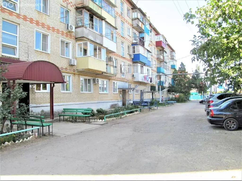 3-комнатная квартира: посёлок городского типа Ахтырский, улица ... - Фото 0