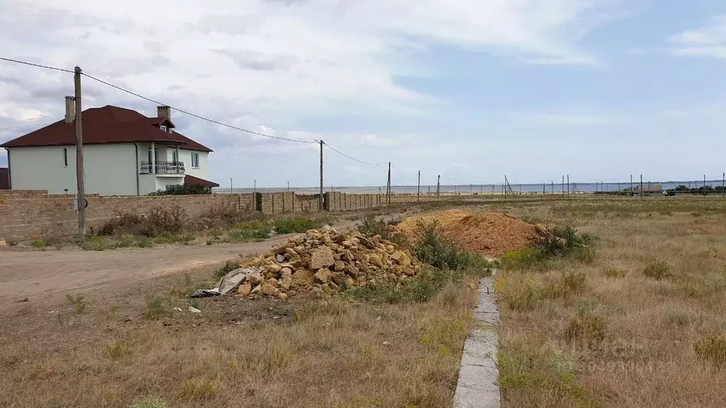 Участок в Крым, Черноморский район, Медведевское с/пос, с. Медведево ... - Фото 1