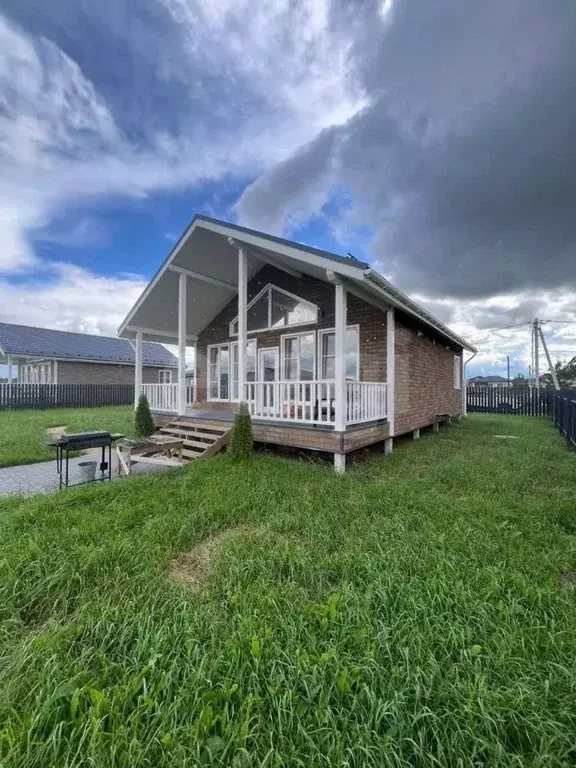 Дом в Калужская область, Калуга городской округ, д. Тинино Альпийский ... - Фото 1