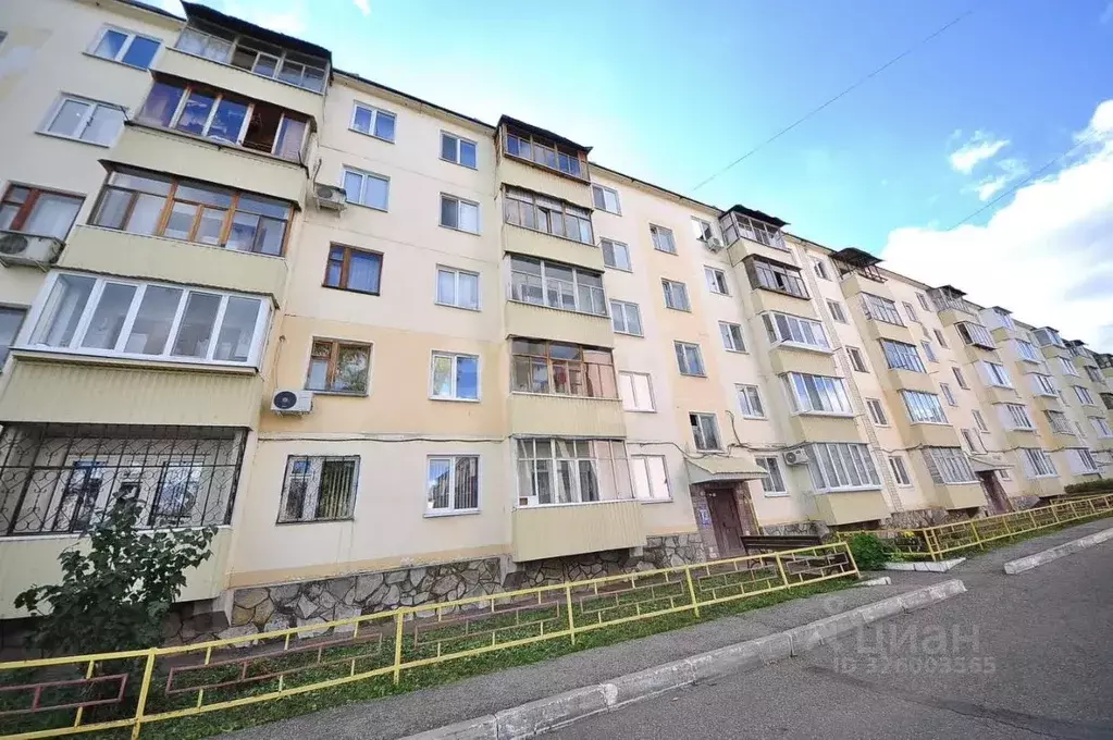 3-к кв. Башкортостан, Салават Уфимская ул., 88 (59.0 м) - Фото 1