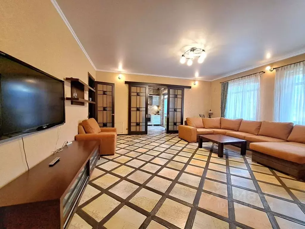 2-к кв. Калининградская область, Калининград ул. Тельмана, 5 (85.0 м) - Фото 0