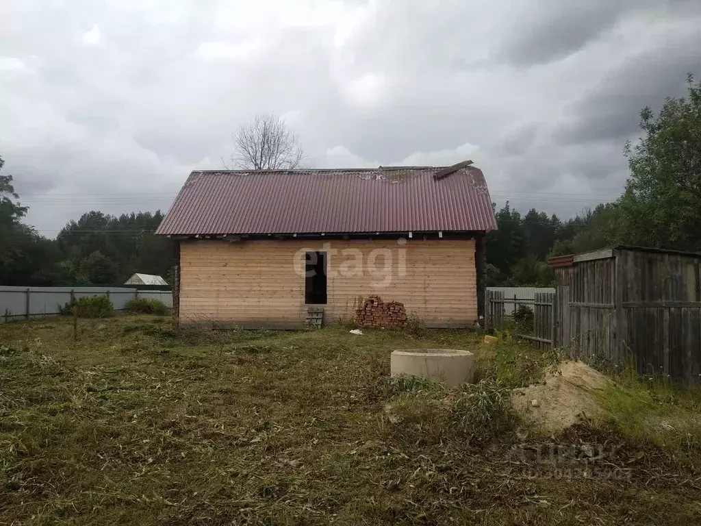 Дом в Новгородская область, Окуловский район, Котовское с/пос, д. ... - Фото 1