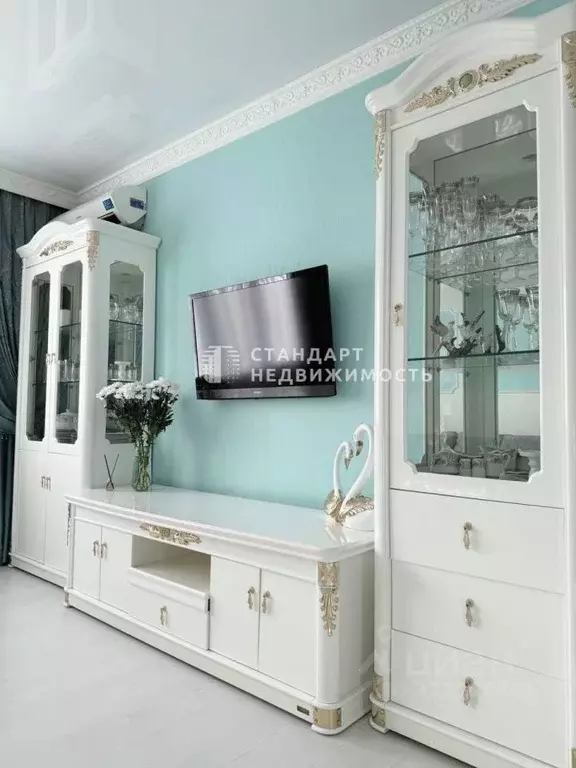 1-к кв. Тюменская область, Тюмень ул. Муравленко, 10 (52.46 м) - Фото 2