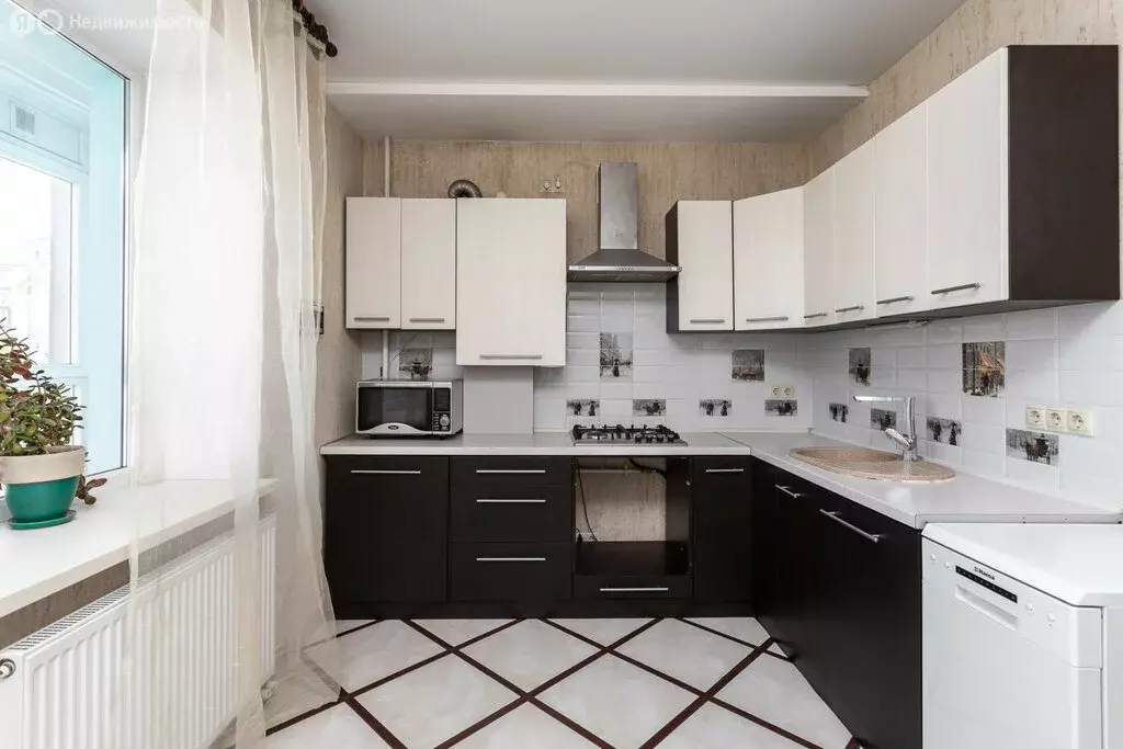 1-комнатная квартира: Калининград, Юбилейная улица, 6 (61.5 м) - Фото 1