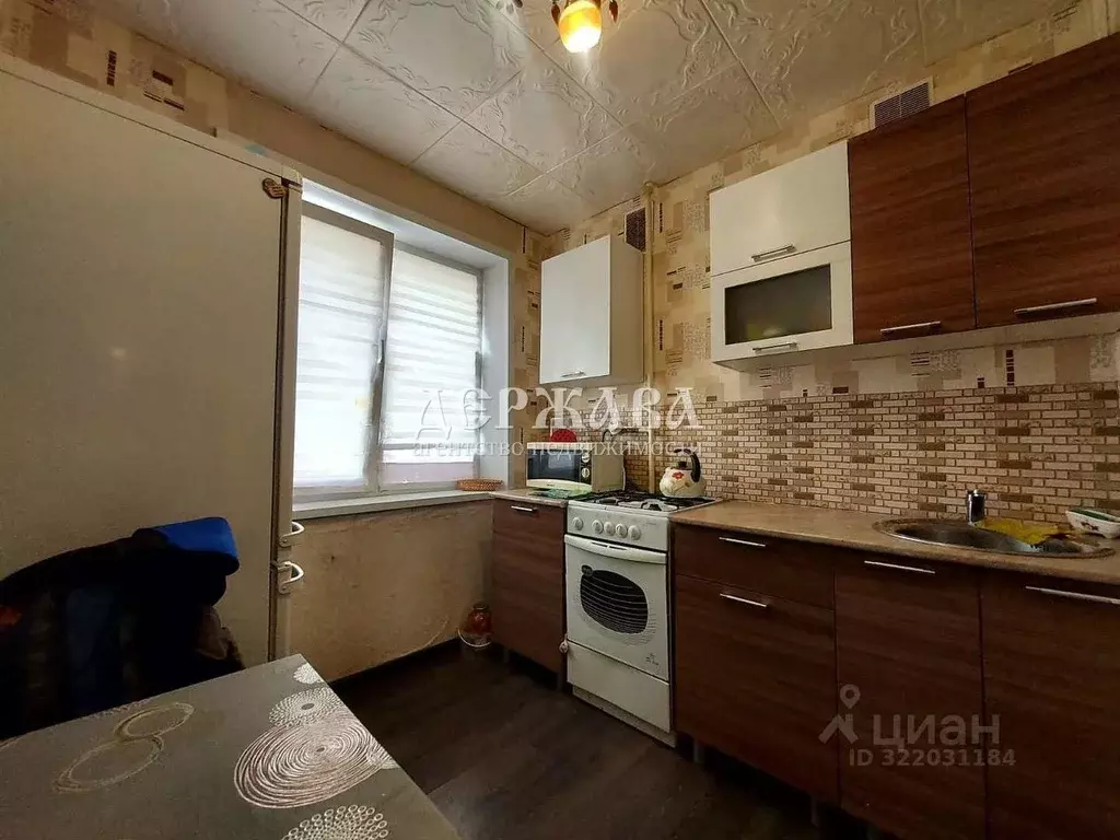 2-к кв. Белгородская область, Старый Оскол Весенний мкр, 3А (46.0 м) - Фото 0