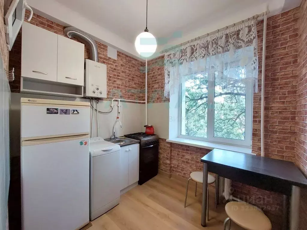 2-к кв. Крым, Симферополь ул. Первомайская, 3 (43.0 м) - Фото 0