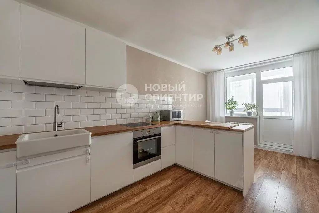 2-к кв. Свердловская область, Екатеринбург ул. Краснолесья, 26 (76.6 ... - Фото 1