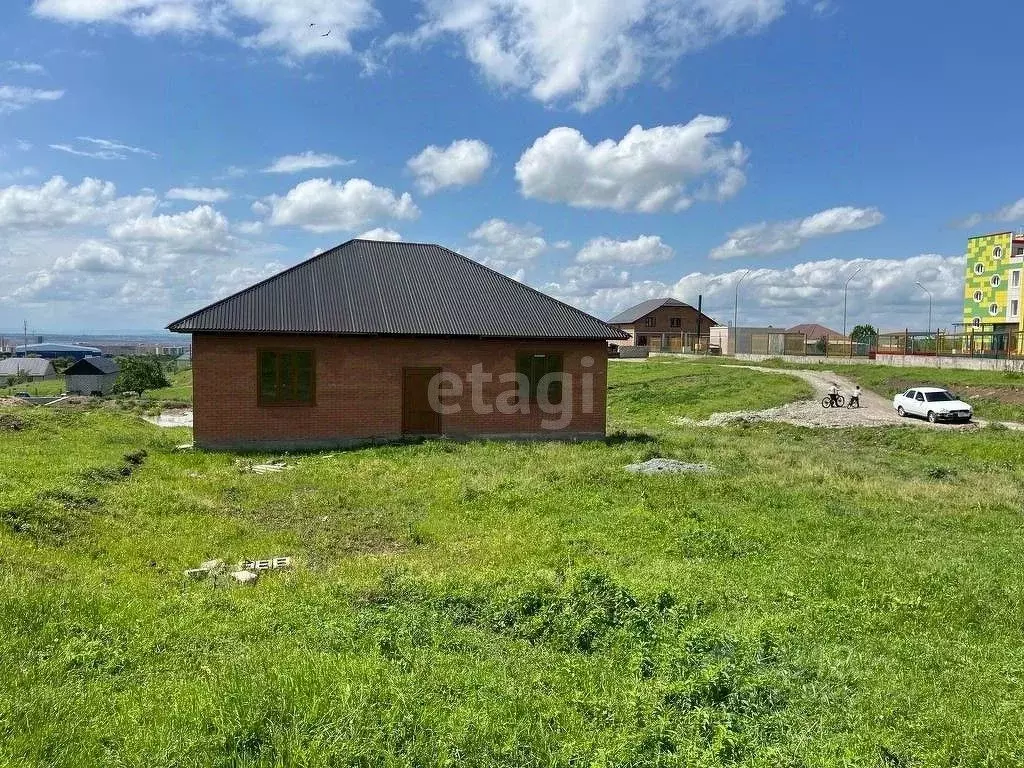 Дом в Ингушетия, Назрановский район, с. Али-Юрт 10-я линия (120 м) - Фото 0