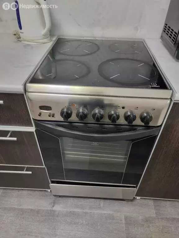 3-комнатная квартира: Абакан, улица Стофато, 2 (63 м) - Фото 0