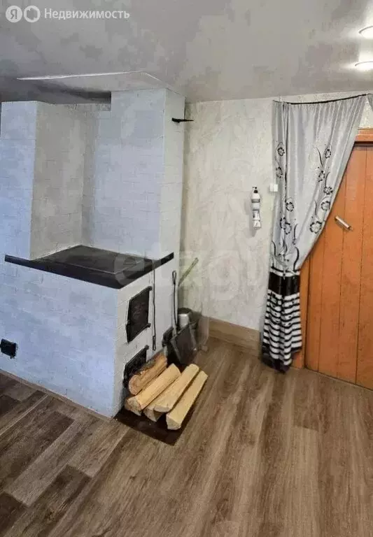 Дом в село Нижний Саянтуй, улица Калашникова (60 м) - Фото 2