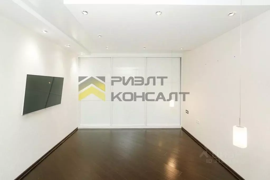 2-к кв. Омская область, Омск просп. Комарова, 5 (53.0 м) - Фото 1