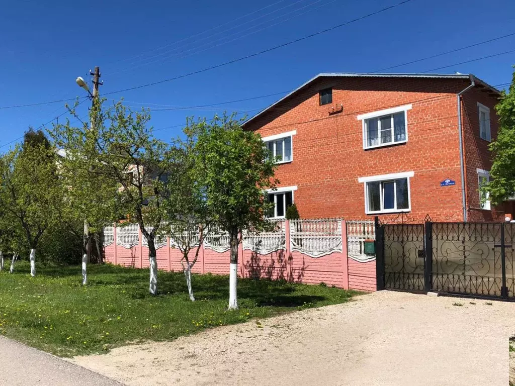 Дом в Тульская область, Суворов Дачная ул., 25 (270 м) - Фото 0