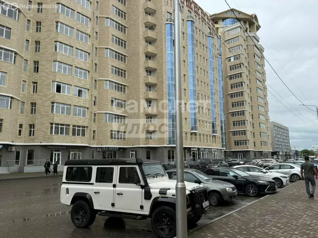 3-комнатная квартира: Грозный, улица Хамзата У. Орзамиева, 38 (95 м) - Фото 0