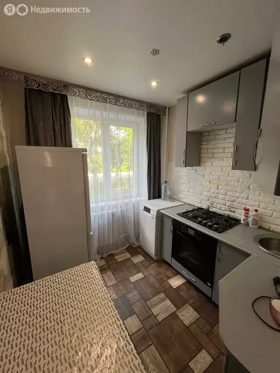 3-комнатная квартира: Ясный, Парковая улица, 14 (63 м) - Фото 0