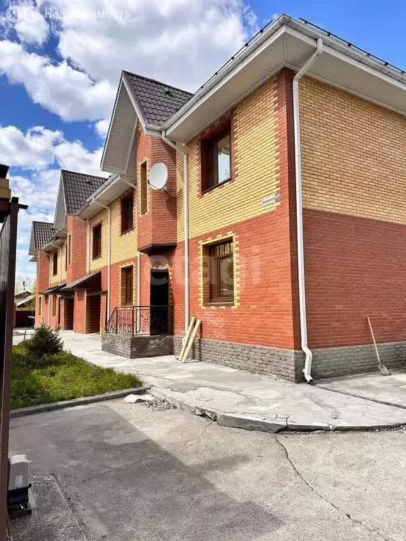 Дом в Нижний Тагил, Азовская улица (361 м) - Фото 1