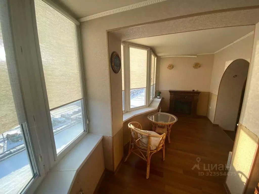 2-к кв. Ханты-Мансийский АО, Сургут Комсомольский просп., 19 (70.9 м) - Фото 1