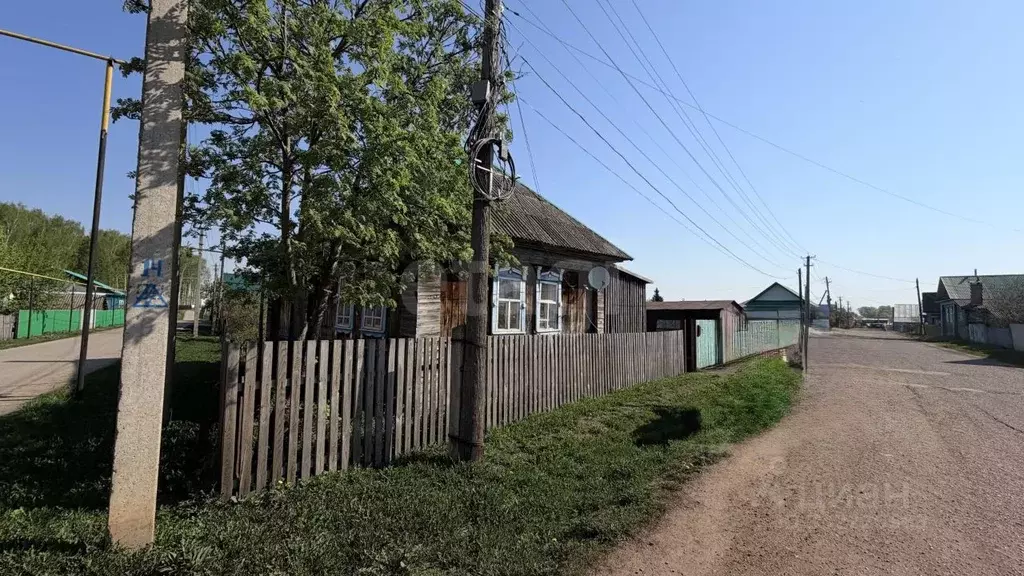 Дом в Башкортостан, с. Бураево ул. Чапаева (38 м) - Фото 1