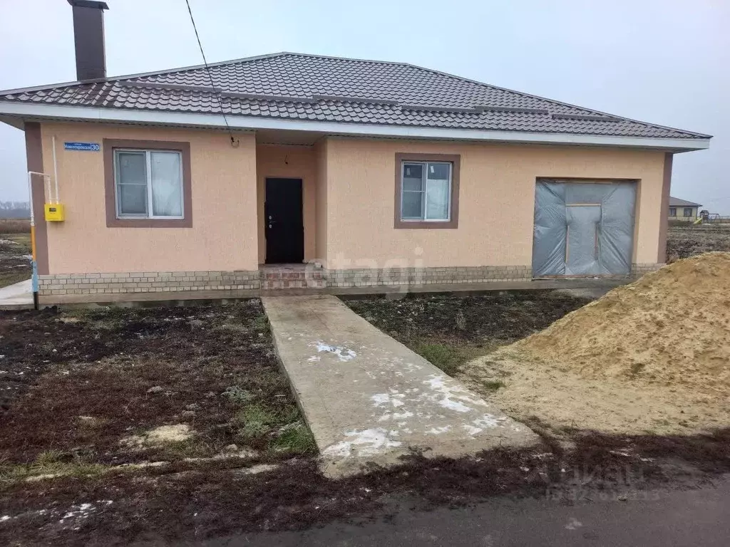 Дом в Воронежская область, с. Верхняя Хава ул. Новопокровская, 30 (90 ... - Фото 1