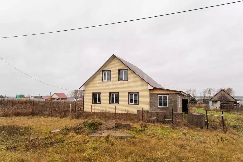 Дом в Башкортостан, Чишминский район, Алкинский сельсовет, с. ... - Фото 1