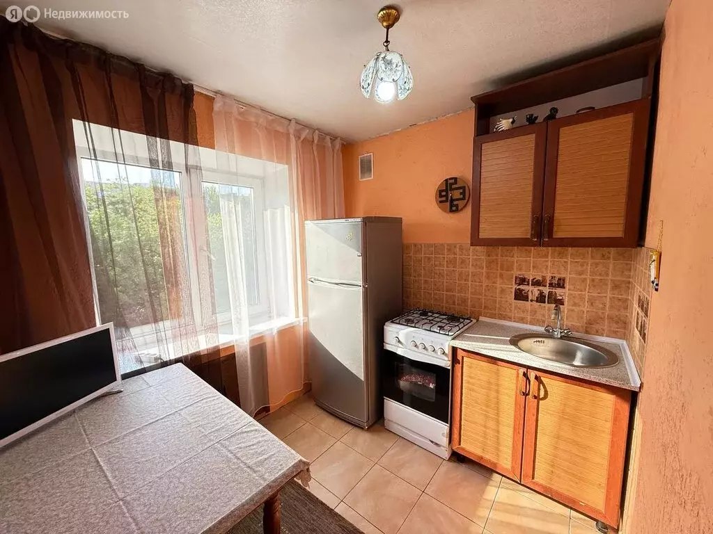 3-комнатная квартира: Саратов, Астраханская улица, 102 (55.8 м) - Фото 1