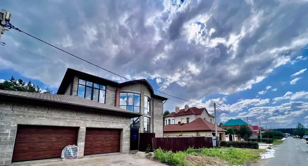 Дом в Оренбургская область, Оренбургский район, с. Нежинка ул. ... - Фото 1