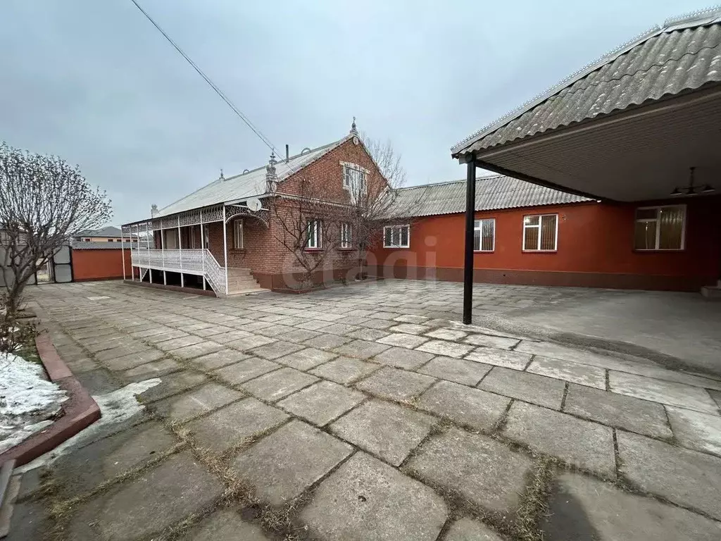 Дом в Ингушетия, Назрановский район, с. Экажево ул. Сакалова (220 м) - Фото 2