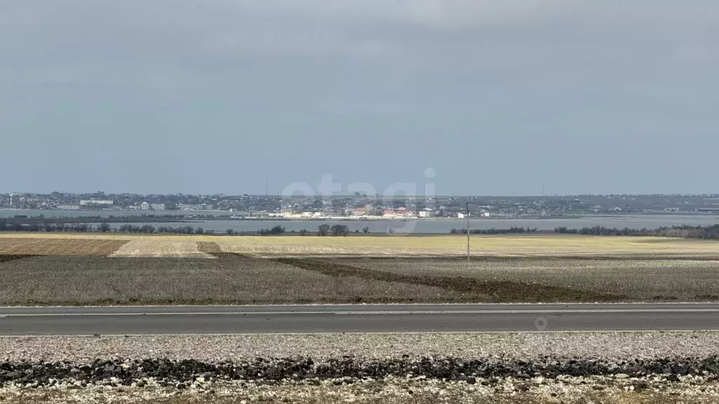 Участок в Крым, Черноморский район, Межводненское с/пос, с. Снежное ... - Фото 1