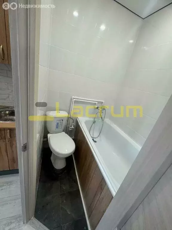 Квартира-студия: Красноярск, улица Железнодорожников, 9 (12 м) - Фото 2