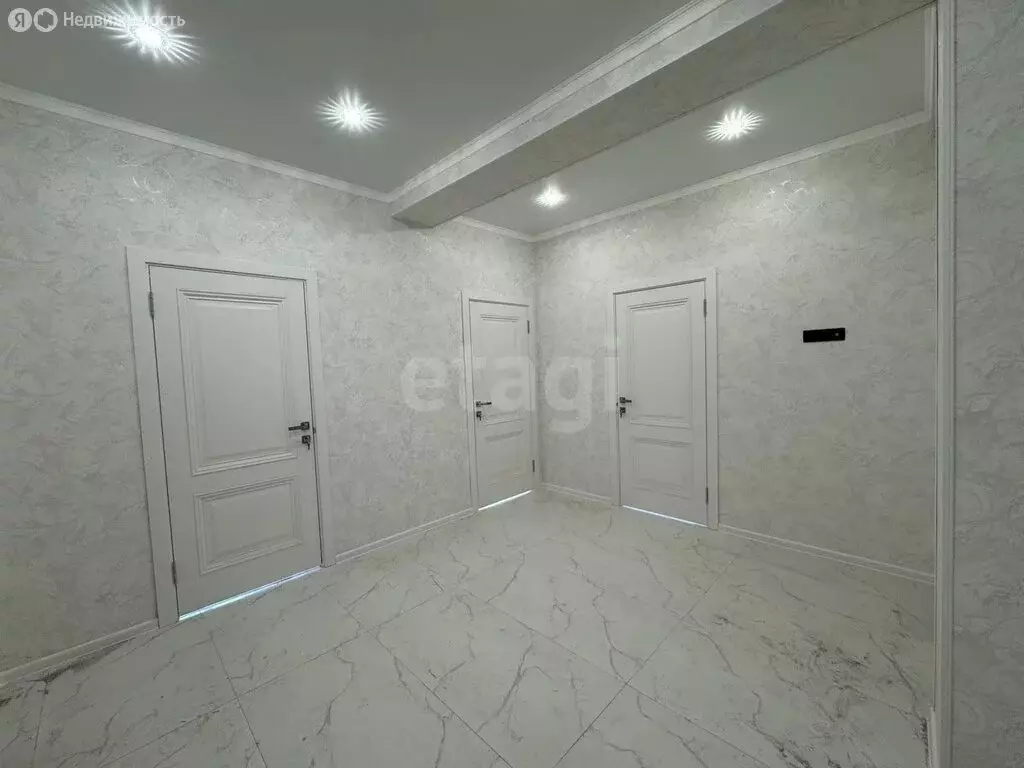 3-комнатная квартира: Магас, улица Бота Гагиева, 12 (86 м) - Фото 1