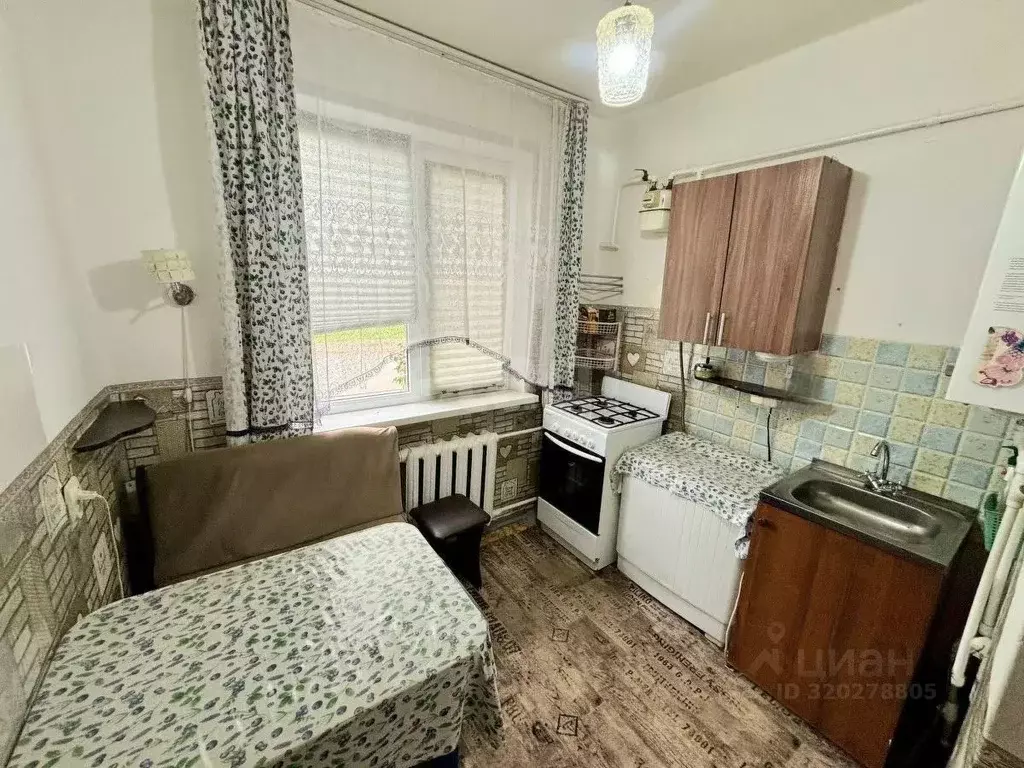 2-к кв. Псковская область, Остров ул. Меркурьева, 4 (45.8 м) - Фото 1