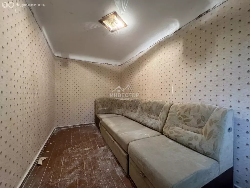 3-комнатная квартира: Челябинск, улица Руставели, 10 (55 м) - Фото 1