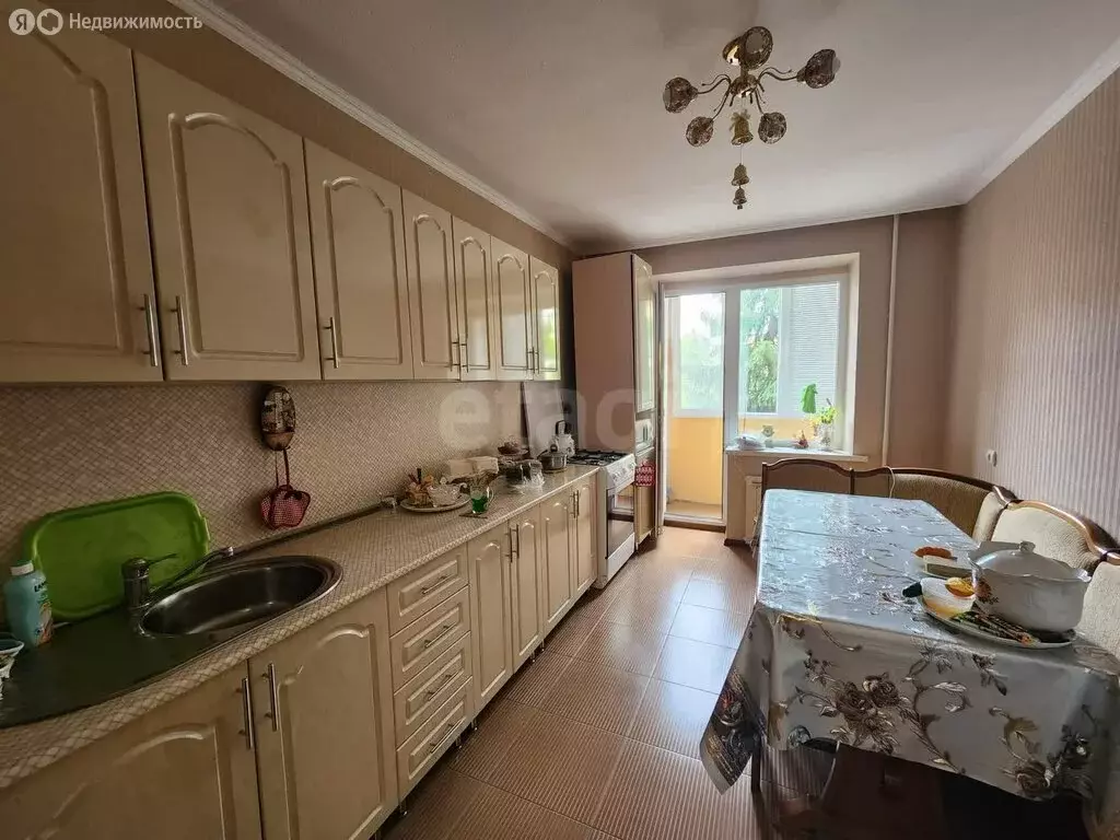 3-комнатная квартира: Владикавказ, улица Генерала Дзусова, 34 (71 м) - Фото 0