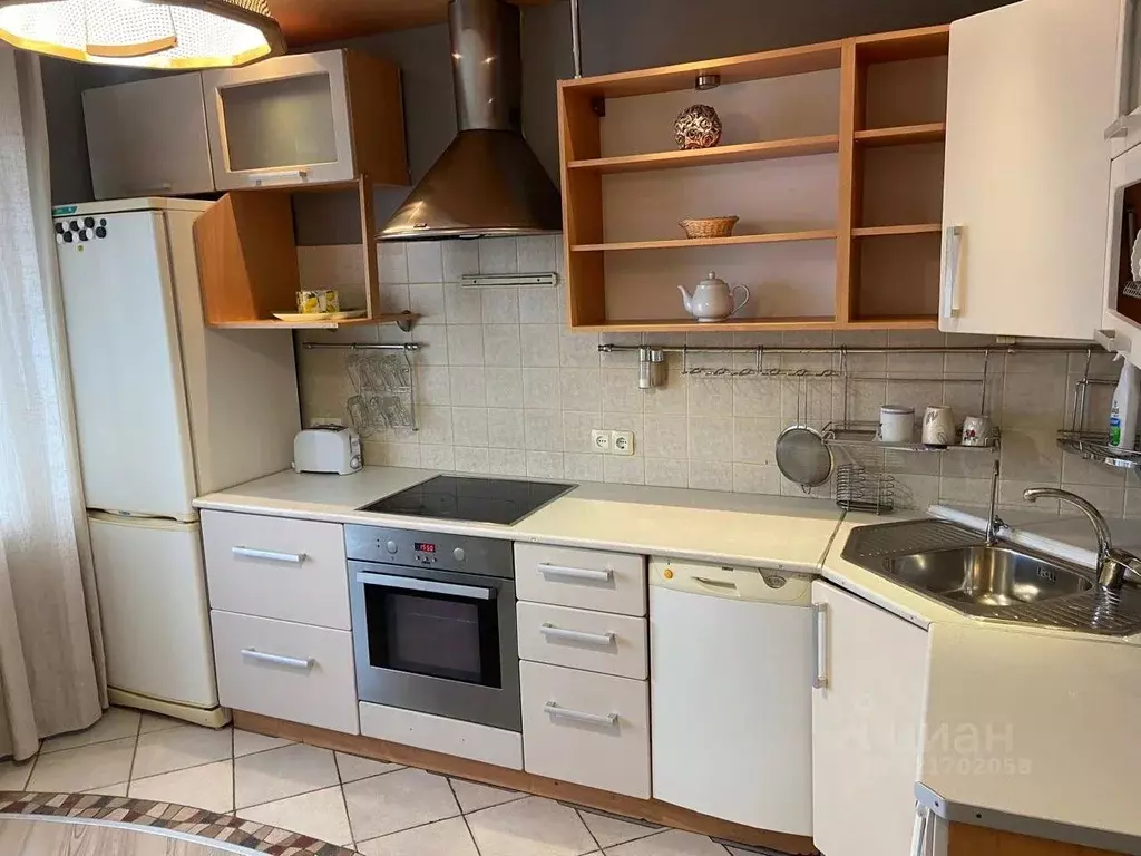 3-к кв. Свердловская область, Екатеринбург ул. Уральская, 77 (71.3 м) - Фото 0