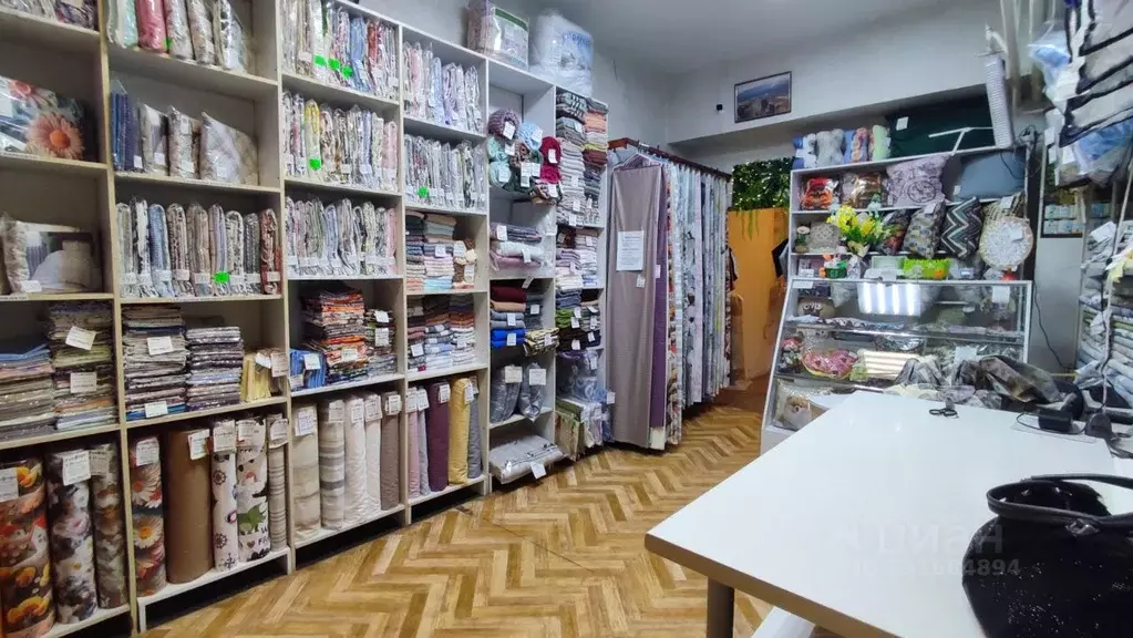Торговая площадь в Крым, Ялта ул. Ломоносова, 11А (38 м) - Фото 1