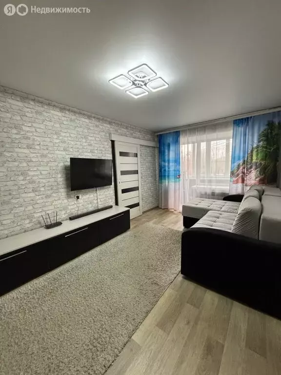 3-комнатная квартира: Еманжелинск, улица Чкалова, 14 (55.2 м) - Фото 1