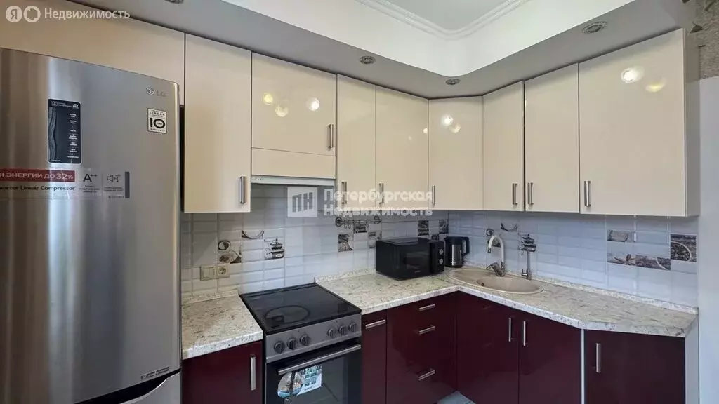 3-комнатная квартира: Санкт-Петербург, Земский переулок, 10 (67.8 м) - Фото 1