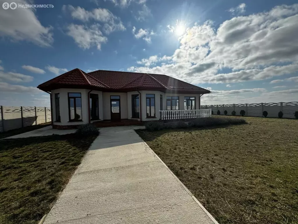 Дом в Сакский район, Молочненское сельское поселение, село Витино (120 ... - Фото 1