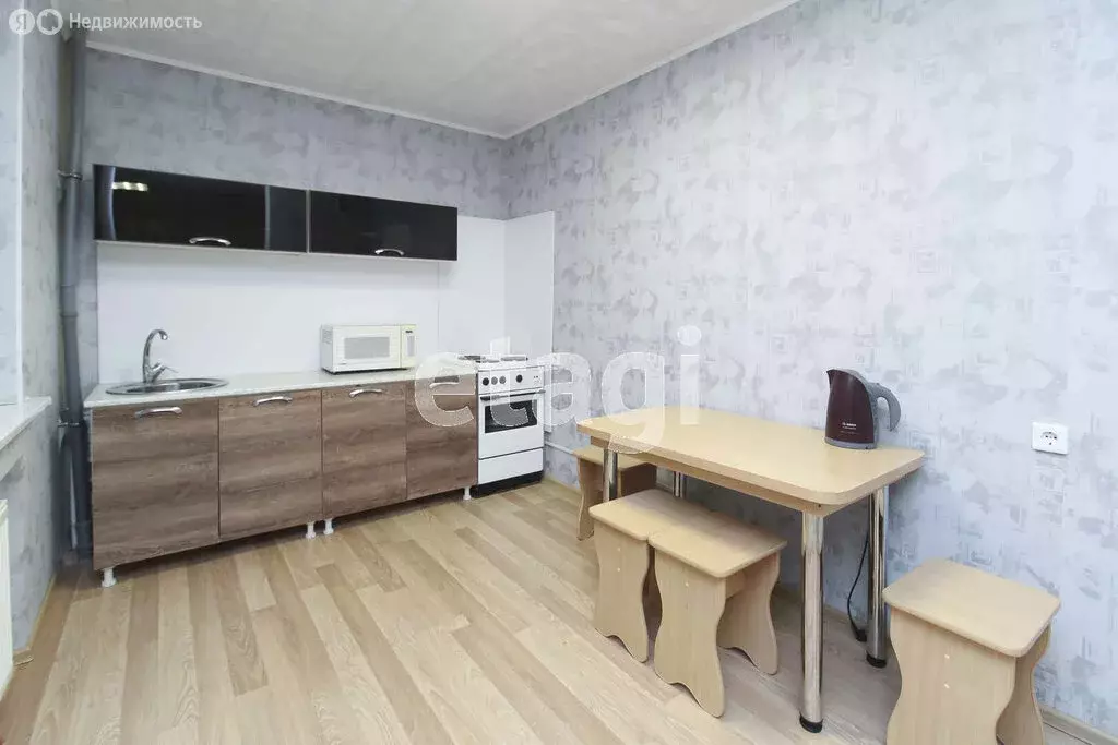 1-комнатная квартира: Тюмень, улица Монтажников, 19к1 (83.4 м) - Фото 2