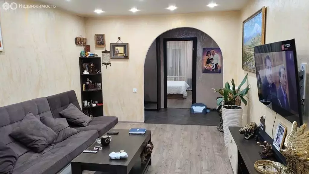 3-комнатная квартира: Красноярск, улица Ленина, 128 (64 м) - Фото 1