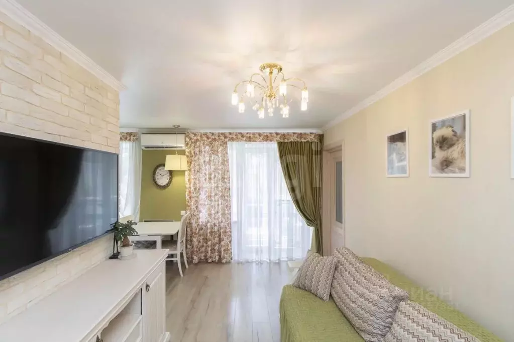 2-к кв. Тюменская область, Тюмень ул. Республики, 88 (42.5 м) - Фото 1