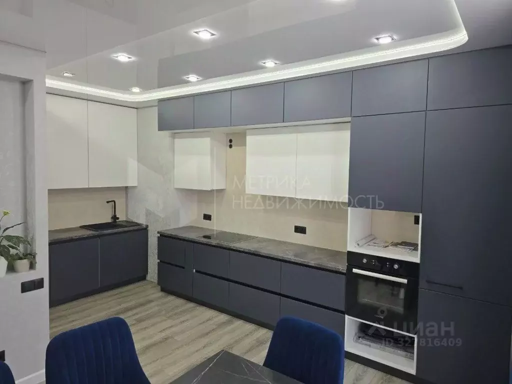 3-к кв. Тюменская область, Тюмень ул. Александра Протозанова, 8 (86.2 ... - Фото 1