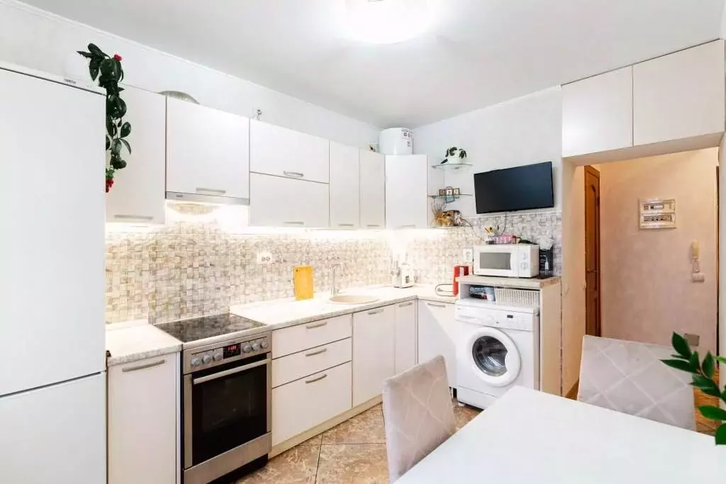 3-к кв. Омская область, Омск ул. Крупской, 38 (66.0 м) - Фото 2