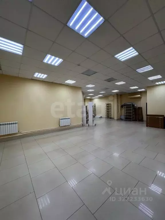 Торговая площадь в Коми, Усинск ул. Нефтяников, 36 (204 м) - Фото 0