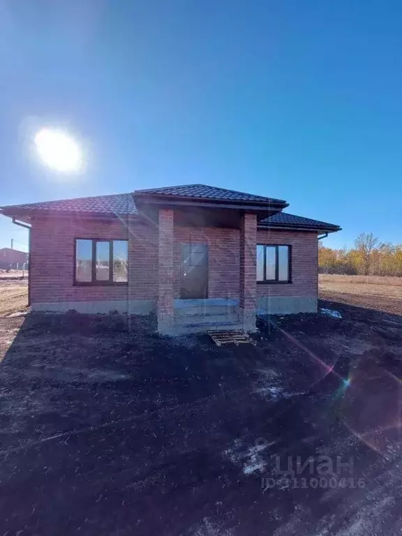 Дом в Белгородская область, Строитель Яковлевский городской округ, ул. ... - Фото 1