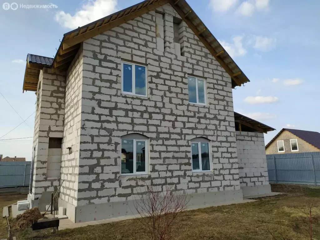 Дом в село Каменки, улица Пришвина, 8 (200 м) - Фото 1