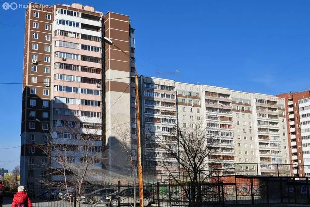 3-комнатная квартира: Екатеринбург, улица Викулова, 61к1 (66.4 м) - Фото 1