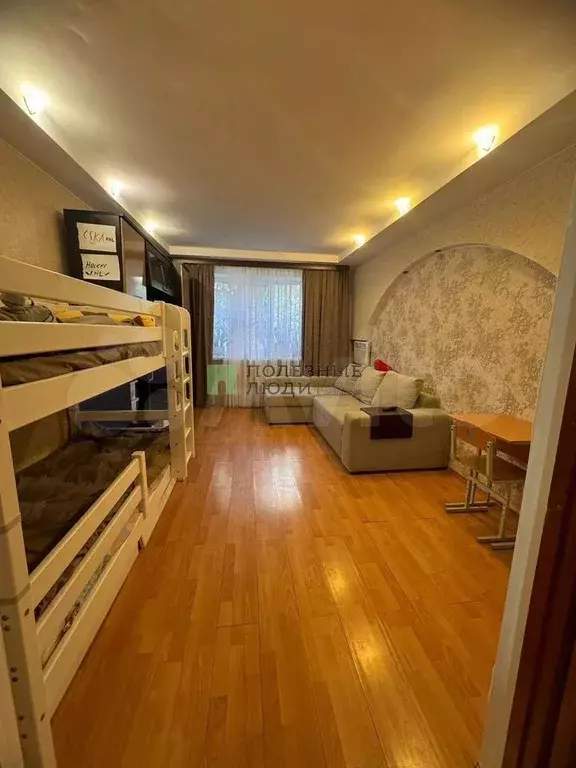 1-к. квартира, 46 м, 1/10 эт. - Фото 1